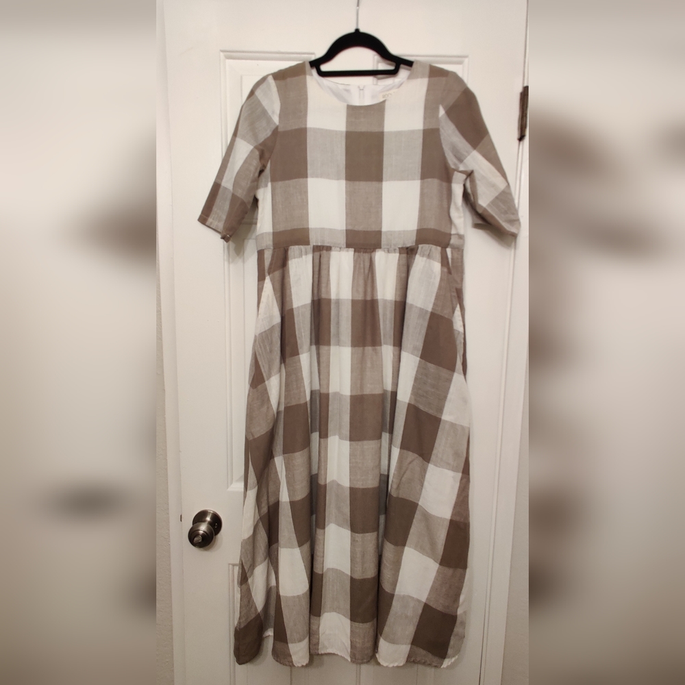 Midi dress. Roolee brand. Tan and white color.